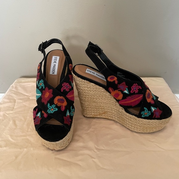 Steve Madden Platform Sandals - Picture 2 of 7